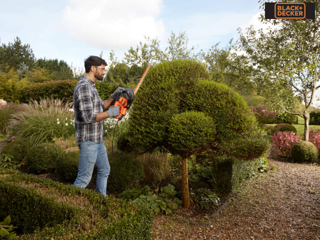 BLACK + DECKER BEHTS401 Hedge Strimmer 55cm 500W with Saw Blade 240V