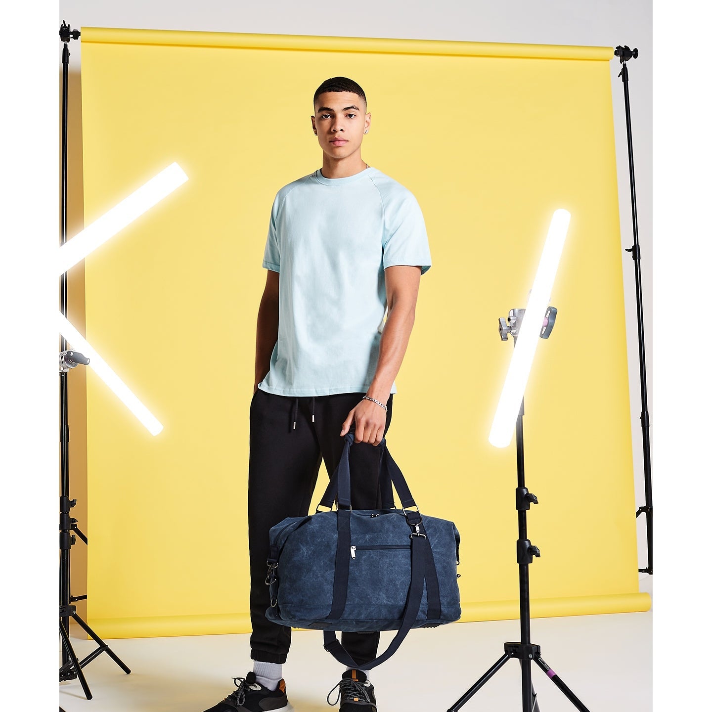 Bagbase Vintage Canvas Weekender Bag with Adjustable Strap and Padded Base