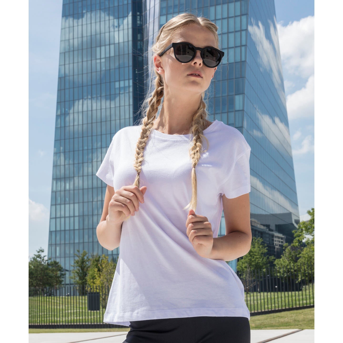 Build Your Brand Women's Box Tee Relaxed Fit Cotton T-Shirt Oeko-Tex Certified