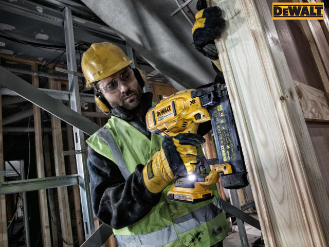 DEWALT DCN680N Brushless XR 18V 18 Gauge Brad Nailer Bare Unit Lightweight