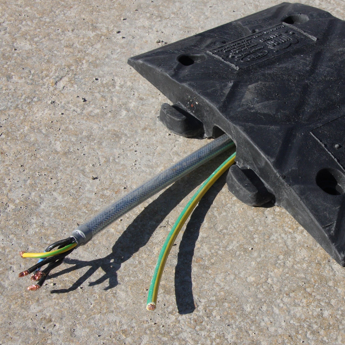 JSP Jumbo 5cm Speed Ramps Pair 10MPH 16KM/H Reflectors Cable Channel