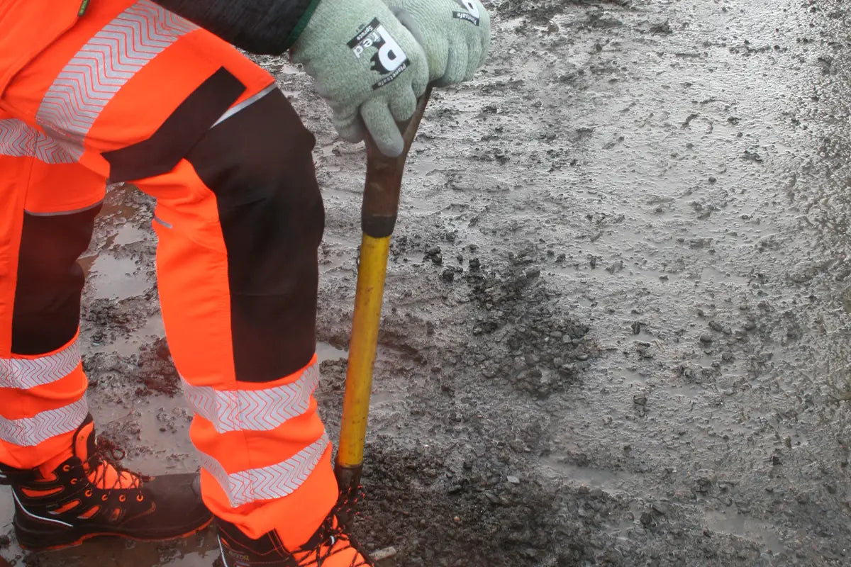 Predator Spruce Gloves with Foam Latex Palm, Thermal Retention, Cut Level D