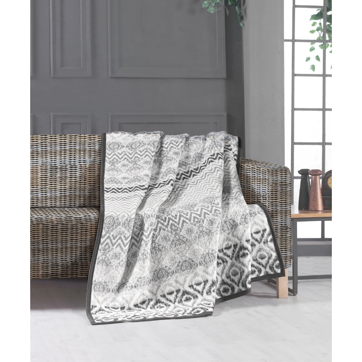 Au-Nat Luxury Reversible Blanket 130x170cm Soft Warm Nordic Pattern Gift