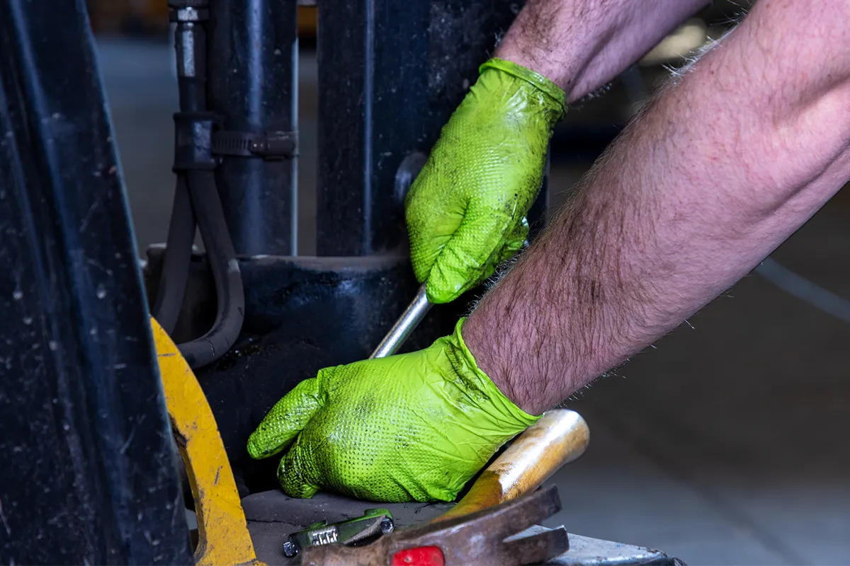 Predator Green Ideall Grip Gloves 7mil Nitrile Powder Free Touch Screen Friendly
