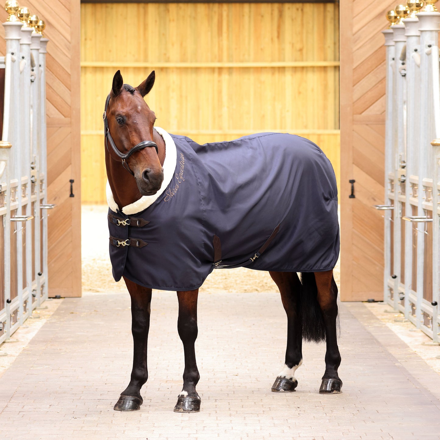 Shires Horse Deluxe Stable Sheet Quick-Drying Breathable Rug With Fleece