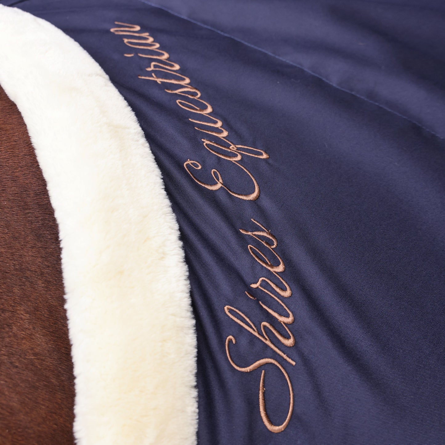 Shires Horse Deluxe Stable Sheet Quick-Drying Breathable Rug With Fleece