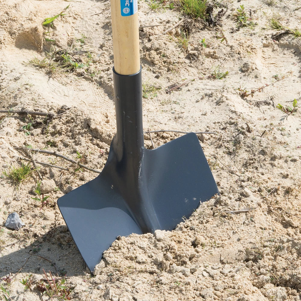 Silverline Round-Mouth Spade Pressed Steel Head T-Handle Wooden Shaft 1.3kg
