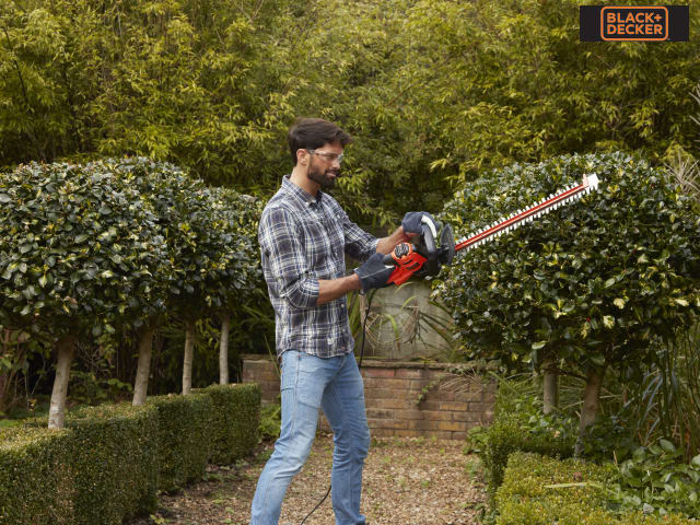 BLACK + DECKER BEHTS401 Hedge Strimmer 55cm 500W with Saw Blade 240V