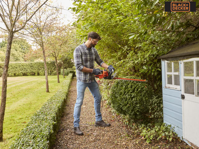 BLACK + DECKER BEHTS401 Hedge Strimmer 55cm 500W with Saw Blade 240V
