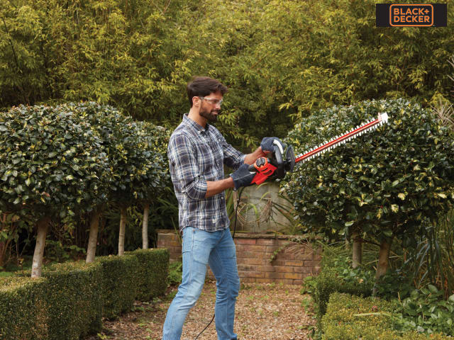 BLACK + DECKER BEHTS501 Hedge Trimmer 60cm 600W Dual Action Blades