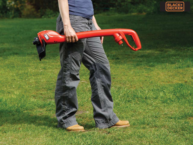 BLACK + DECKER GL250 Strimmer 250W Lightweight Bump Feed 23cm Cutting Width