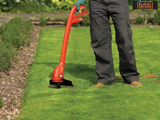 BLACK + DECKER GL250 Strimmer 250W Lightweight Bump Feed 23cm Cutting Width