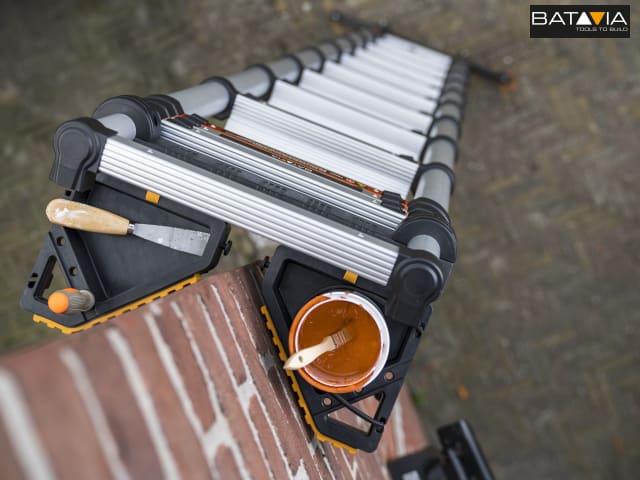 Batavia Stand-off Tool Tray for Telescopic Ladders with Anti-Slip Design