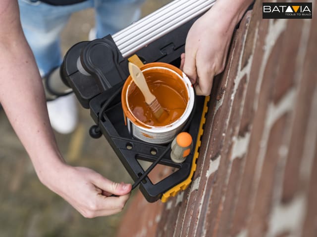 Batavia Stand-off Tool Tray for Telescopic Ladders with Anti-Slip Design