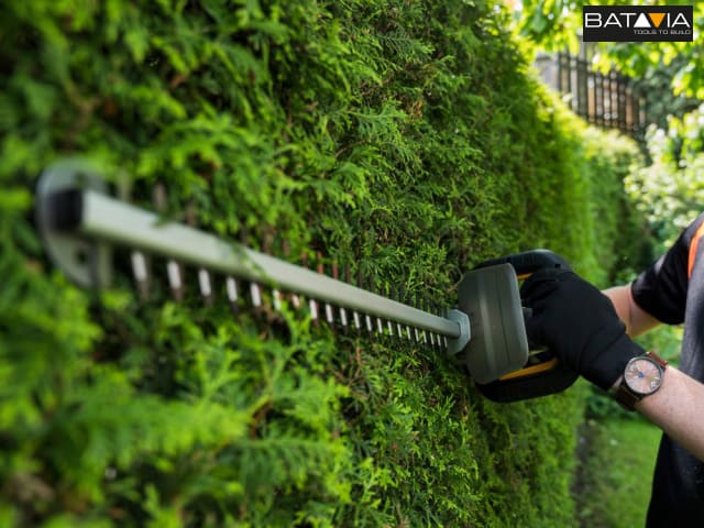Batavia MAXXPACK 18V Cordless Hedge Trimmer Bare Unit 610mm Sword Length