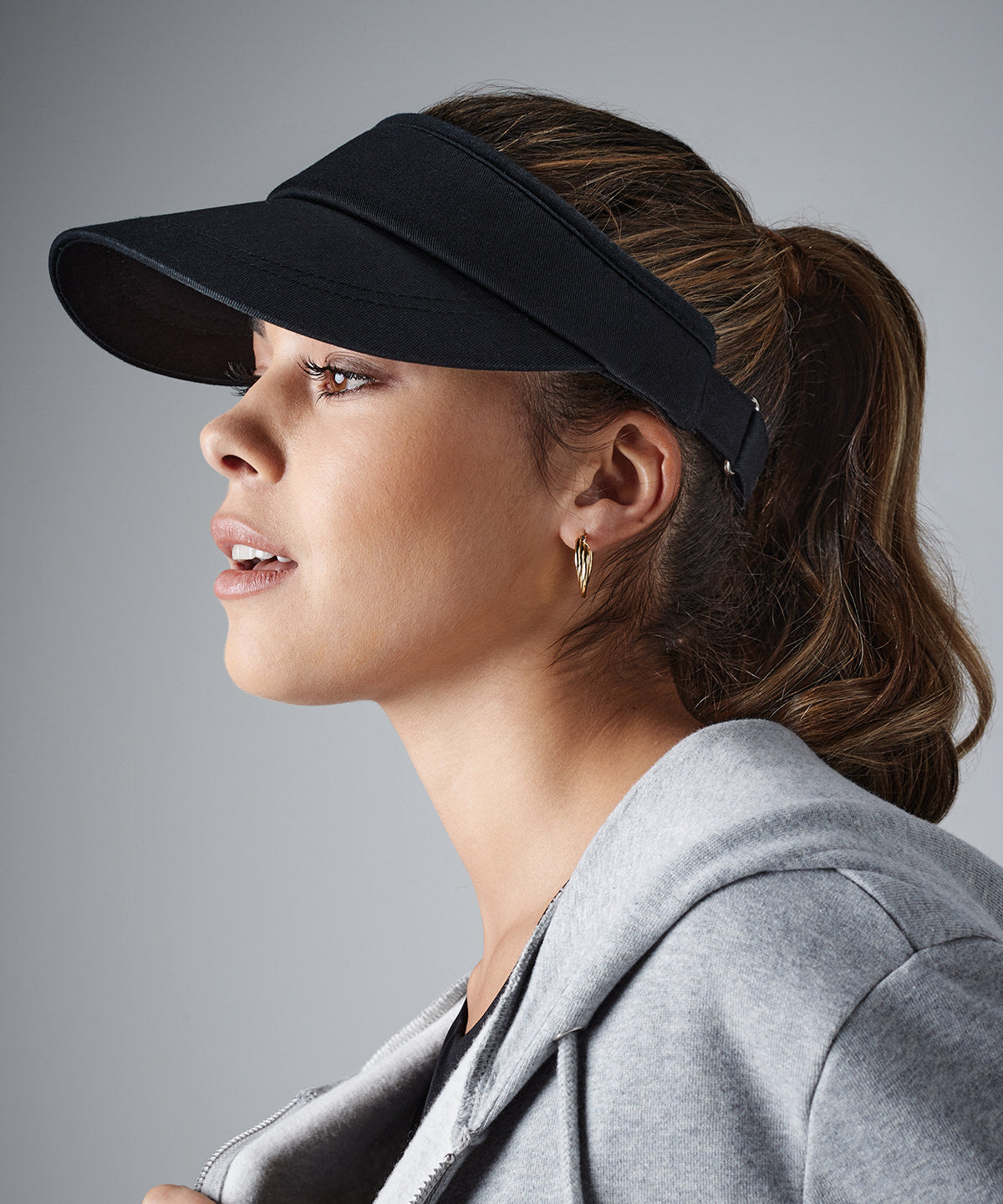 Beechfield Sports Visor with Self-Fabric Size Adjuster and Pre-Curved Peak