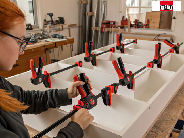 Bessey EZ360 One-Handed 360Â° Clamp 300mm Adjustable Clamping Force 1400N