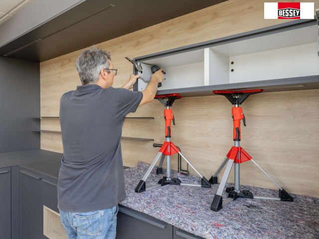 Bessey Telescopic Drywall Support 575-910mm 350kg Capacity Adjustable Grip