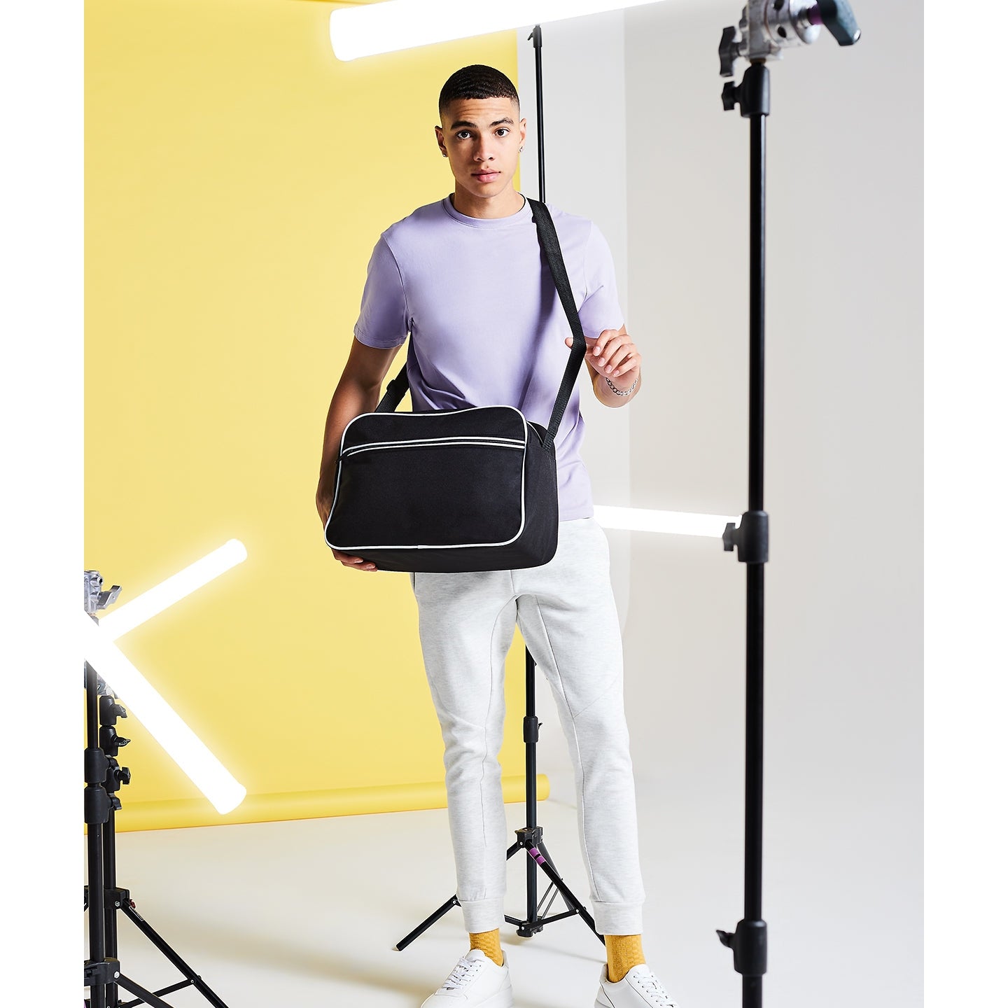 Bagbase Retro Shoulder Bag Adjustable Strap Zipped Pocket 18L Capacity