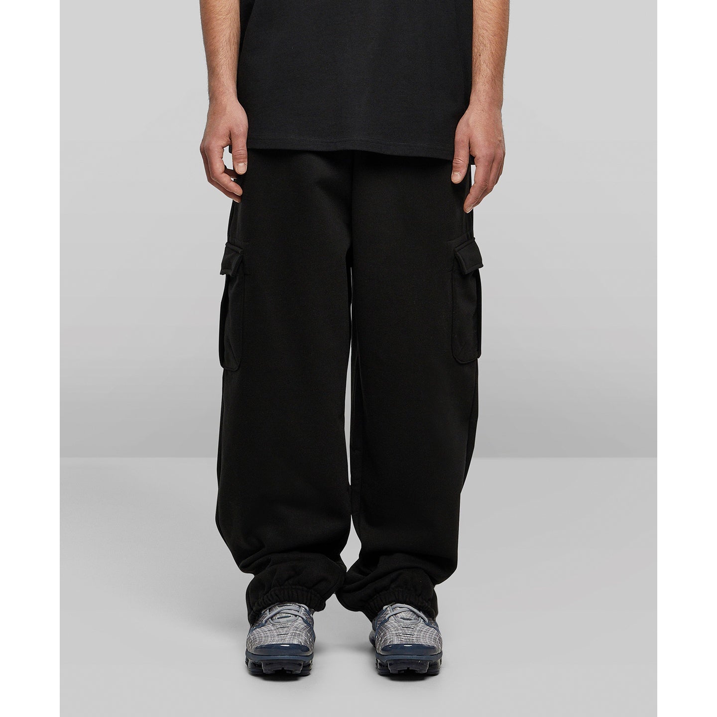 Build Your Brand 90s Cargo Sweatpants Men Elastic Waistband Loose Fit Fleece