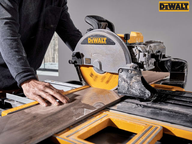 DEWALT D36000 Wet Tile Saw 1500W 110V Lightweight with Plunge Feature