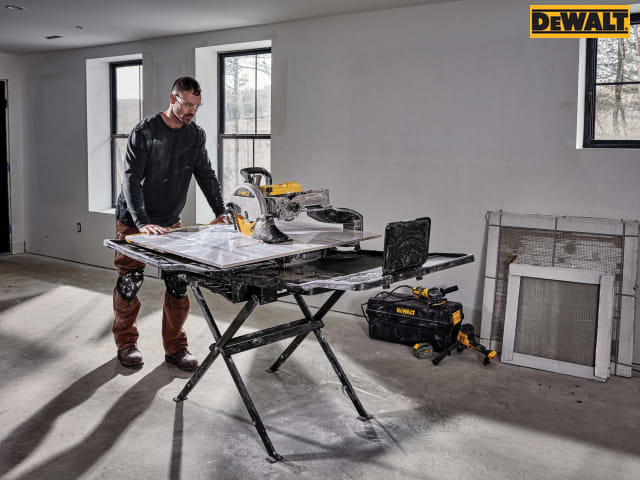 DEWALT D36000 Wet Tile Saw 1600W 240V Lightweight with Plunge Feature