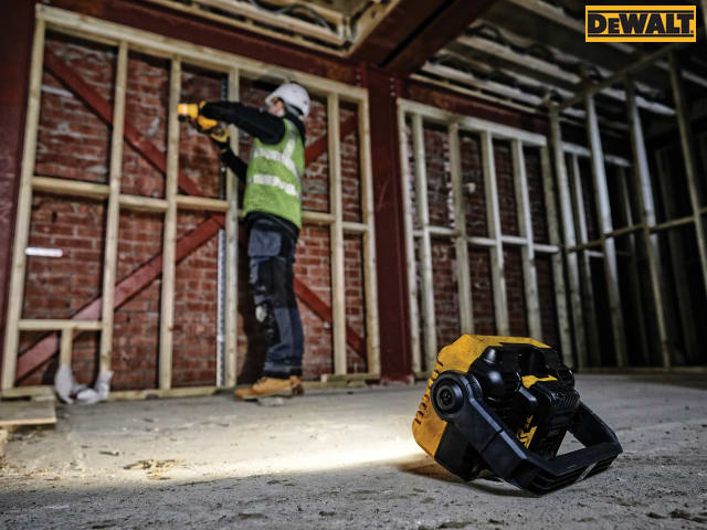 DEWALT DCL077 Compact Task Light 2000 Lumens 12/18V Bare Unit Tripod Mount