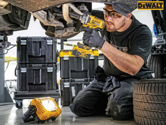 DEWALT DCL077 Compact Task Light 2000 Lumens 12/18V Bare Unit Tripod Mount