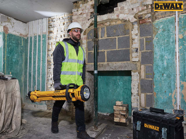 DEWALT DCL079 XR LED Tripod Light 18V 3000lm Adjustable Height IP55 Bare Unit