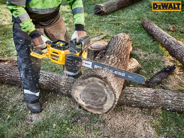 DEWALT DCMCS575N XR FlexVolt 54V Chainsaw 50cm Bar Brushless Motor Bare Unit