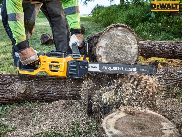 DEWALT DCMCS575N XR FlexVolt 54V Chainsaw 50cm Bar Brushless Motor Bare Unit