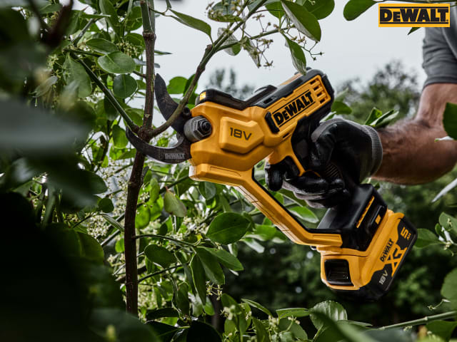 DEWALT DCMPP568P1 XR 18V Pruner with 5.0Ah Battery and Charger, 38mm Cut