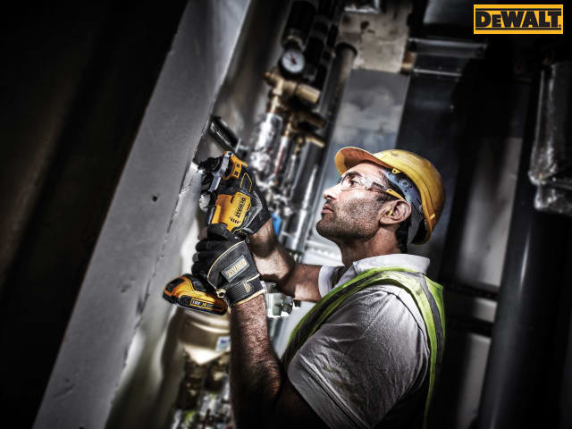 DEWALT DCS355D1 XR Brushless Oscillating Multi-Tool 18V with 2.0Ah Battery