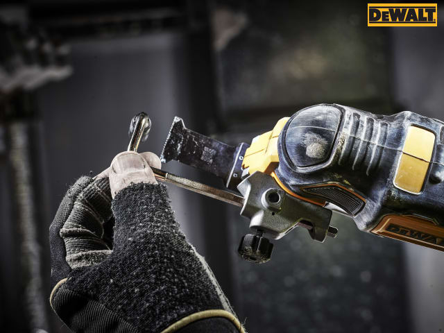 DEWALT DCS355M2 XR Brushless Oscillating Multi-Tool 18V & 2 Batteries & Blades