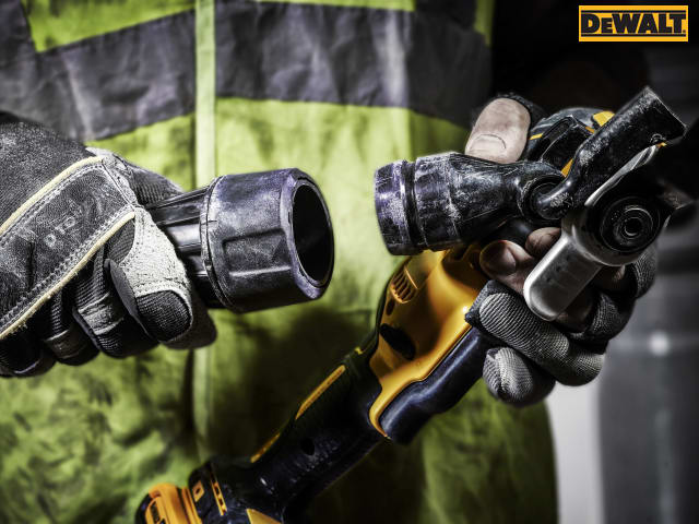 DEWALT DCS355M2 XR Brushless Oscillating Multi-Tool 18V & 2 Batteries & Blades