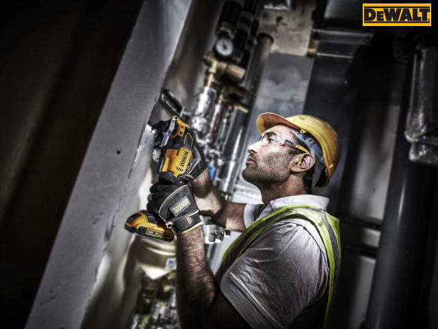 DEWALT DCS355M2 XR Brushless Oscillating Multi-Tool 18V & 2 Batteries & Blades