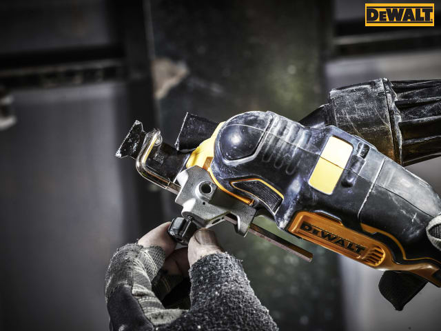 DEWALT DCS355M2 XR Brushless Oscillating Multi-Tool 18V & 2 Batteries & Blades