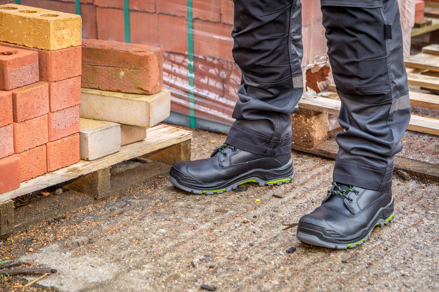 Apache Dakota Metal Free Waterproof Safety Boots Non-Metallic Toe Black
