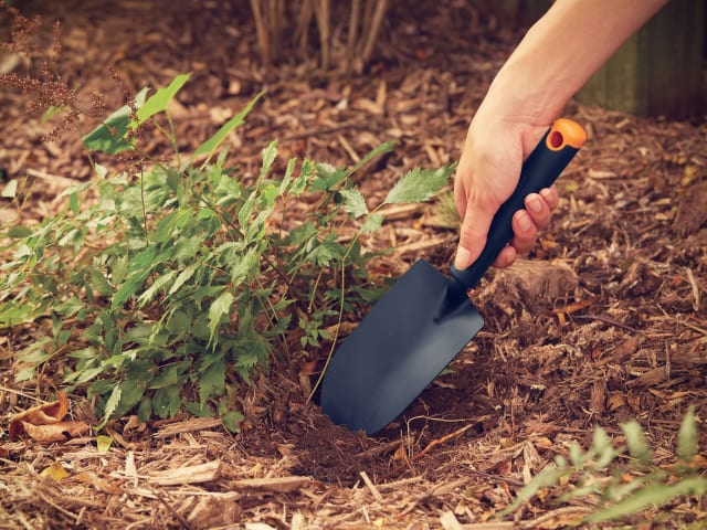 Fiskars Ergo Trowel Lightweight Steel Head Ergonomic Handle Garden Tool