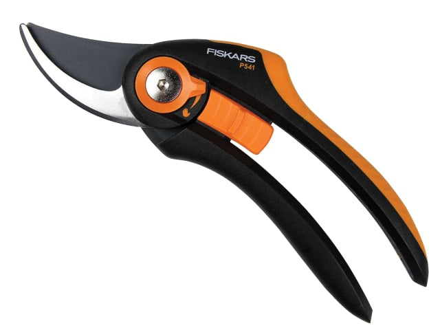 Fiskars P541 Plus Bypass Pruner with Adjustable SmartFit Lever and SoftGrip