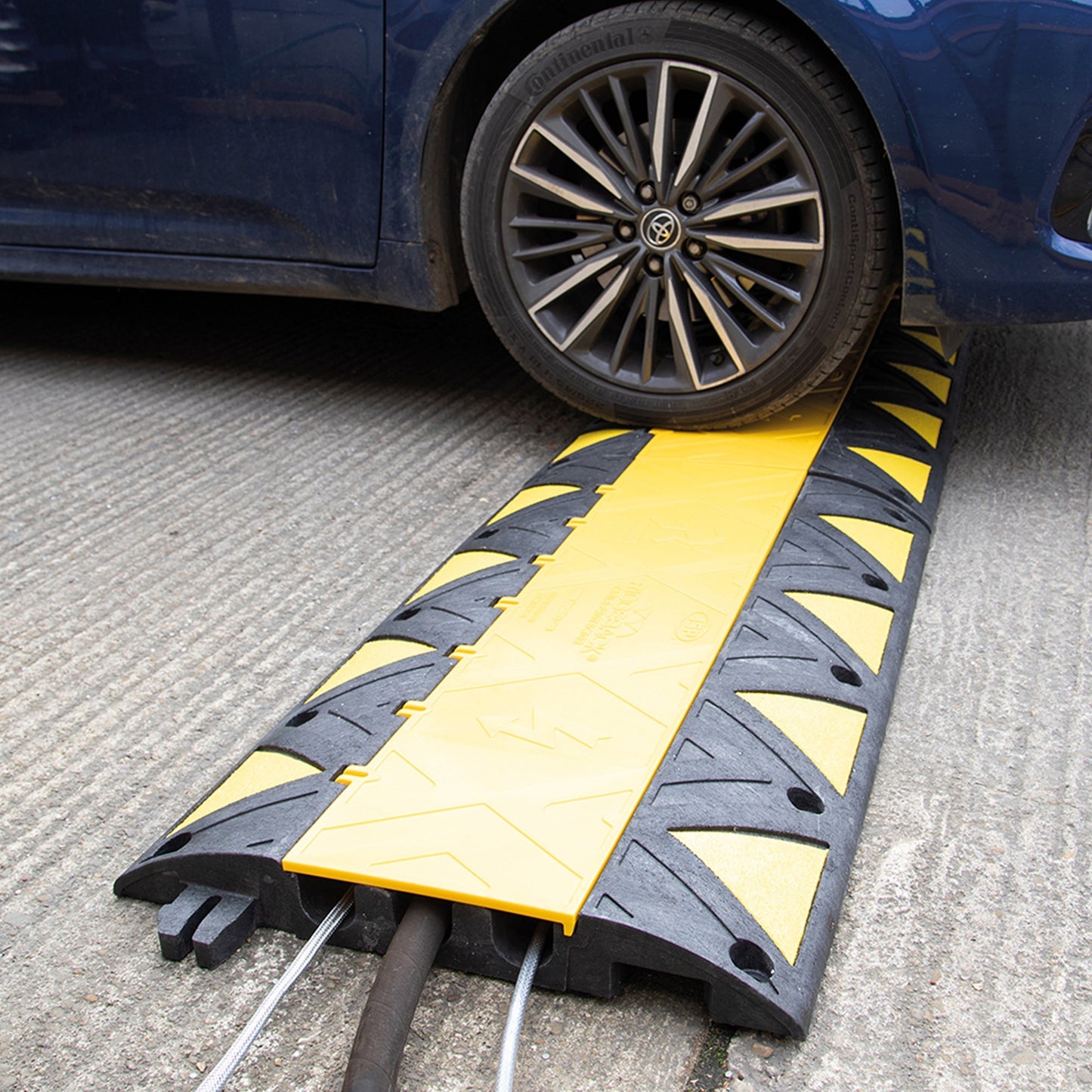 JSP Ridgeback Reflective Cable Hose Protector Ramp with 3 Channels for Safety