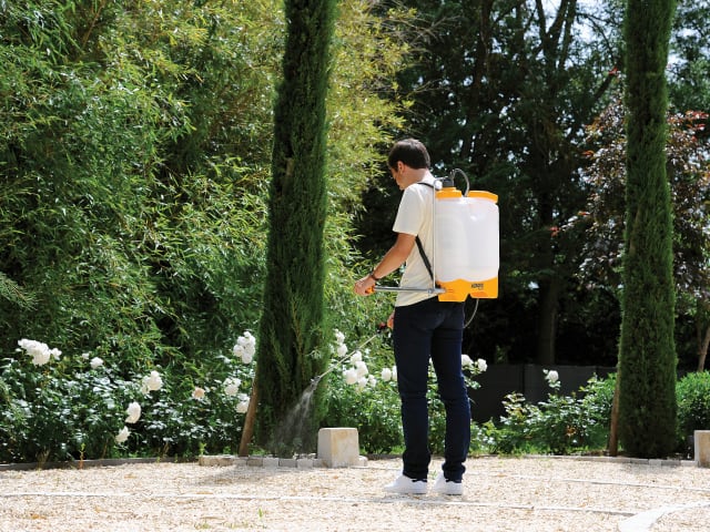 Hozelock 4716B Pulsar Plus Comfort Knapsack Sprayer 17L Ergonomic Design