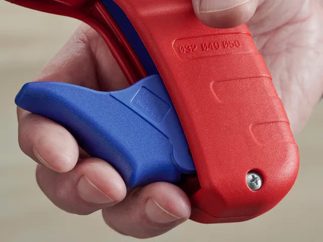 Knipex DP50 Plastic Pipe Cutter for 32-50mm Pipes with Replaceable Blade