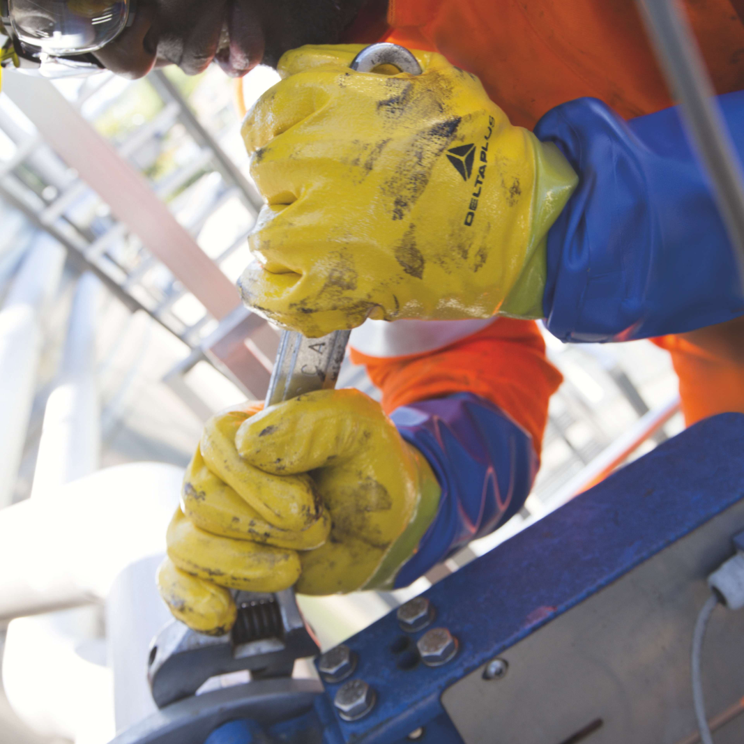 Delta Plus EOS OBM VV911 Heavy-Duty Chemical-Resistant Impact Gloves