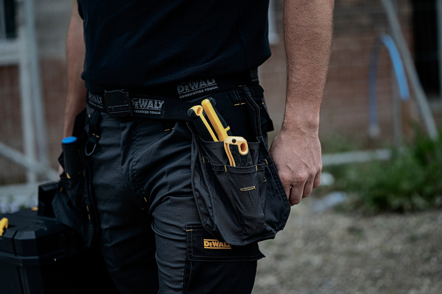 DeWalt Pro Adjustable Woven Work Belt with Black Detail Buckle Fits Trousers