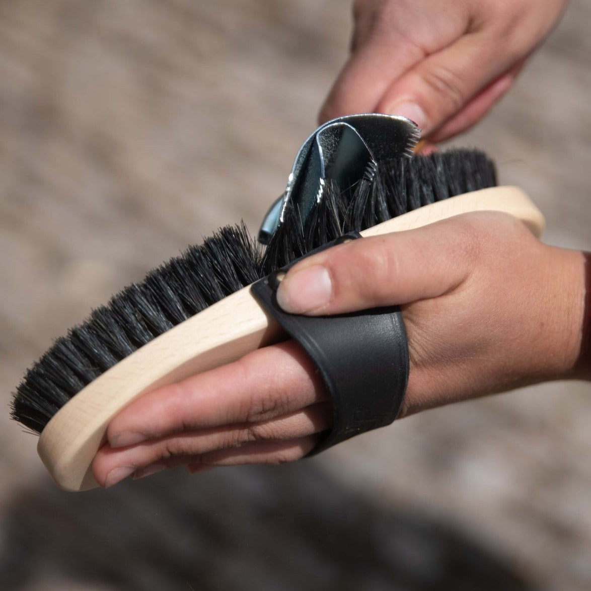Smart Grooming Extreme Clean Brush Horse Natural Hog Bristles