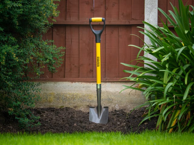 Roughneck Mini Shovel Round Point Heavy-Duty Carbon Steel Fibreglass Handle