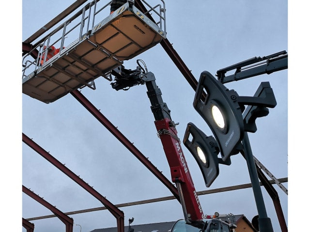 SCANGRIP Dual Bracket for 3m Tripod - Mount Two Work Lights Efficiently