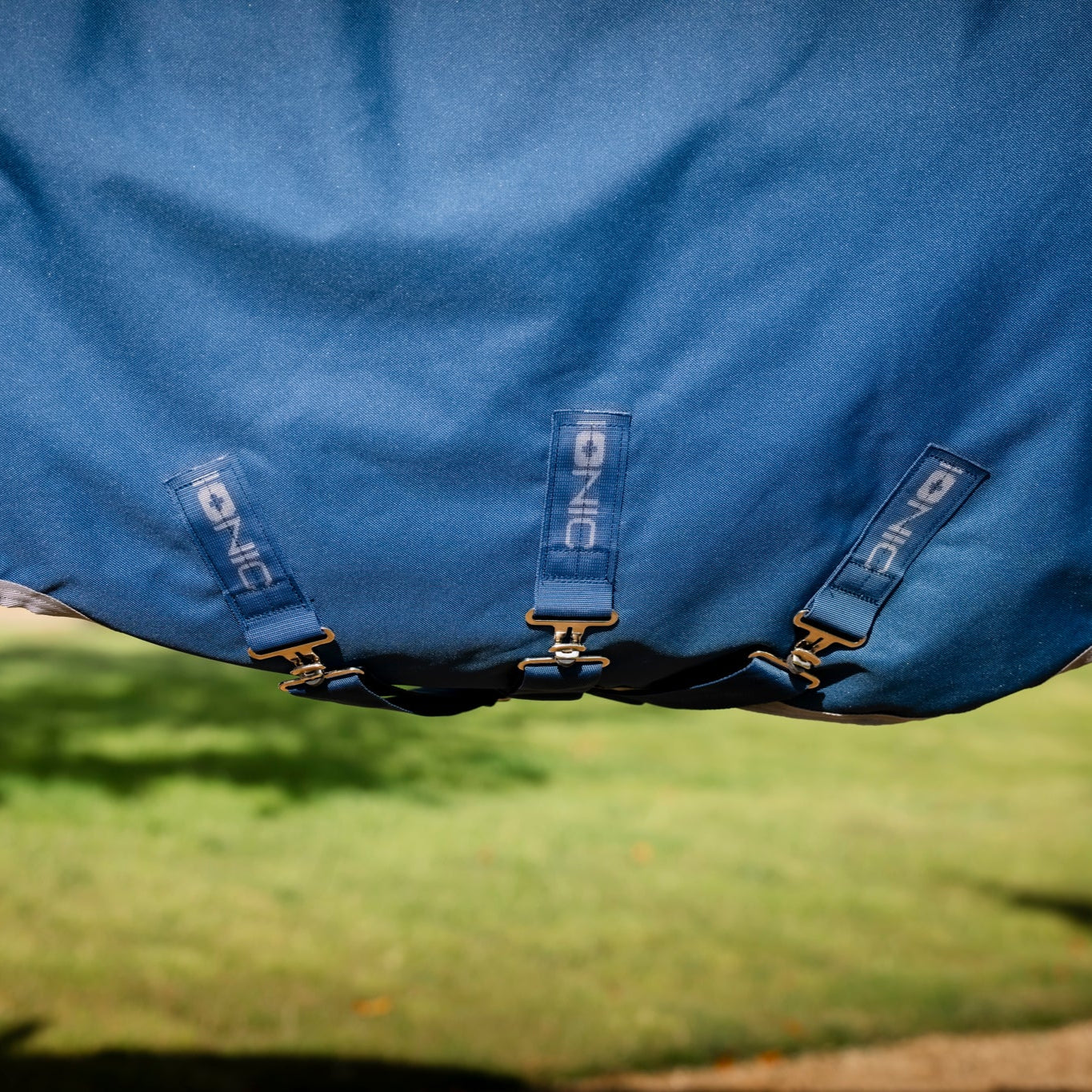 Horseware Ireland Ionic 100g Therapy Turnout Rug #colours_imperial-blue-silver-navy