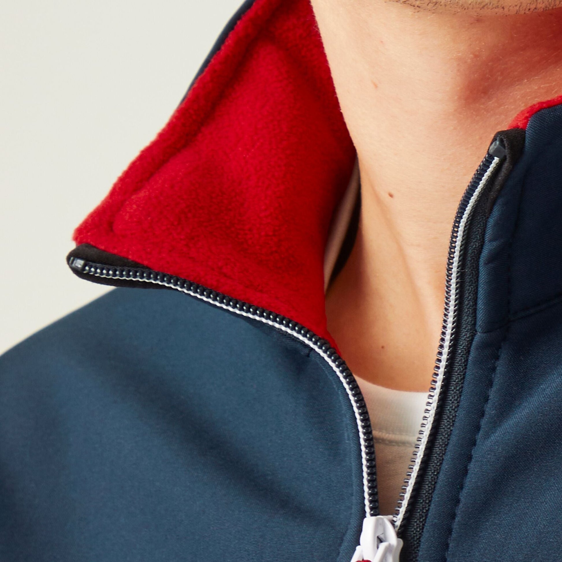 #colour_navy-classic-red